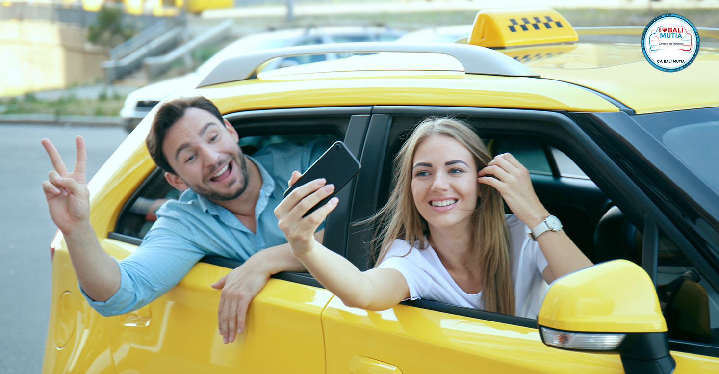 Perbandingan sewa mobil dengan taksi online